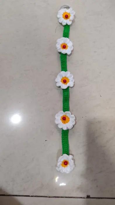 Handmade crochet daisy garland in white & green