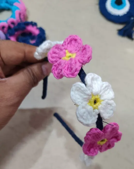 Handmade crochet flower hairband in pink & white